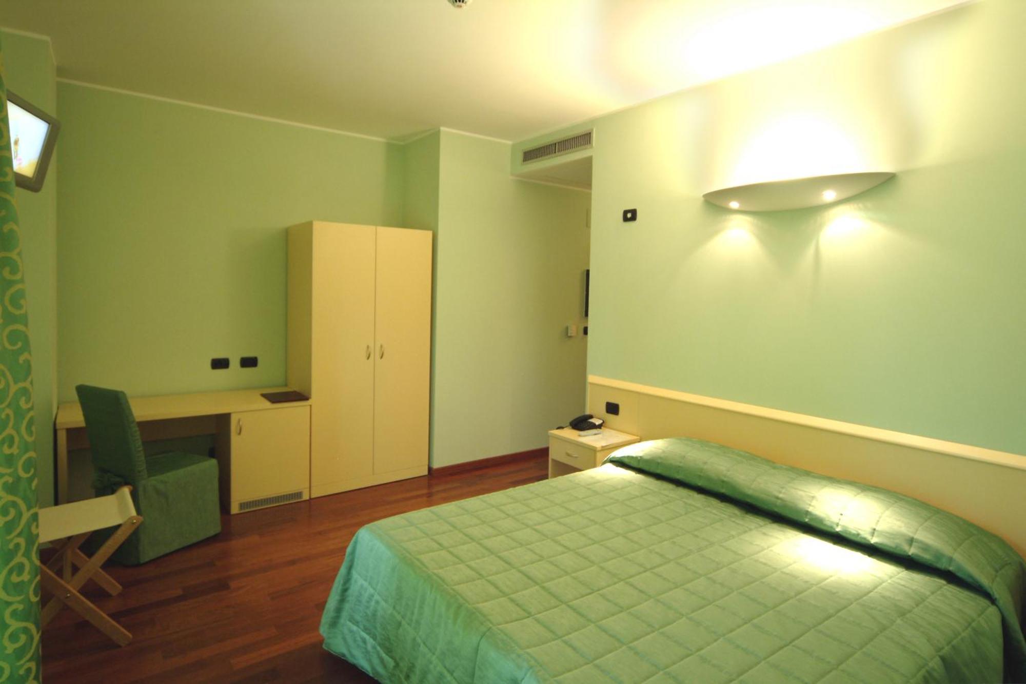 Caprice Hotel Avigliana Cameră foto