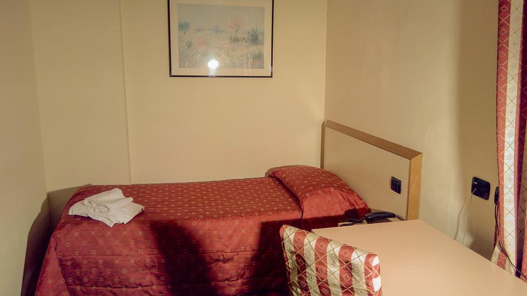 Caprice Hotel Avigliana Cameră foto